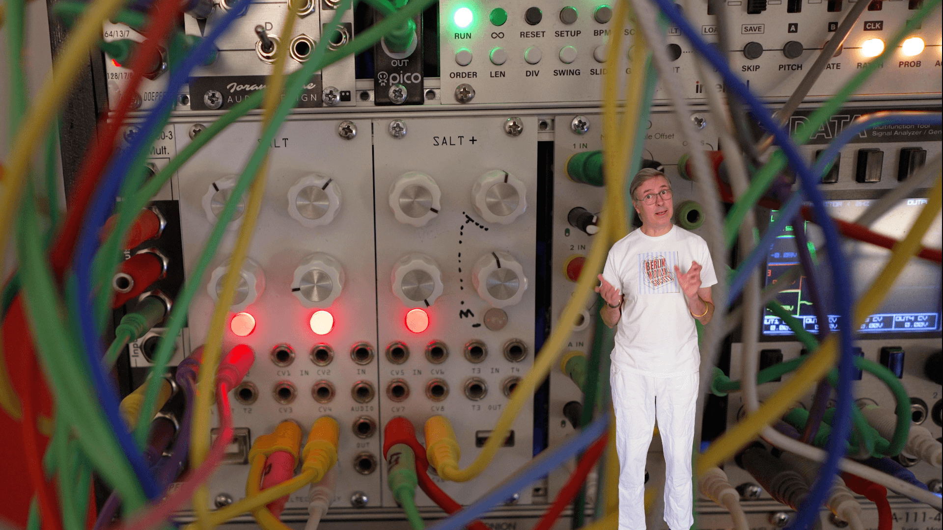 A still from an explanatory video and performance for Hashidays 2023 about programming modular synthesizers with Berlin Modular Society.