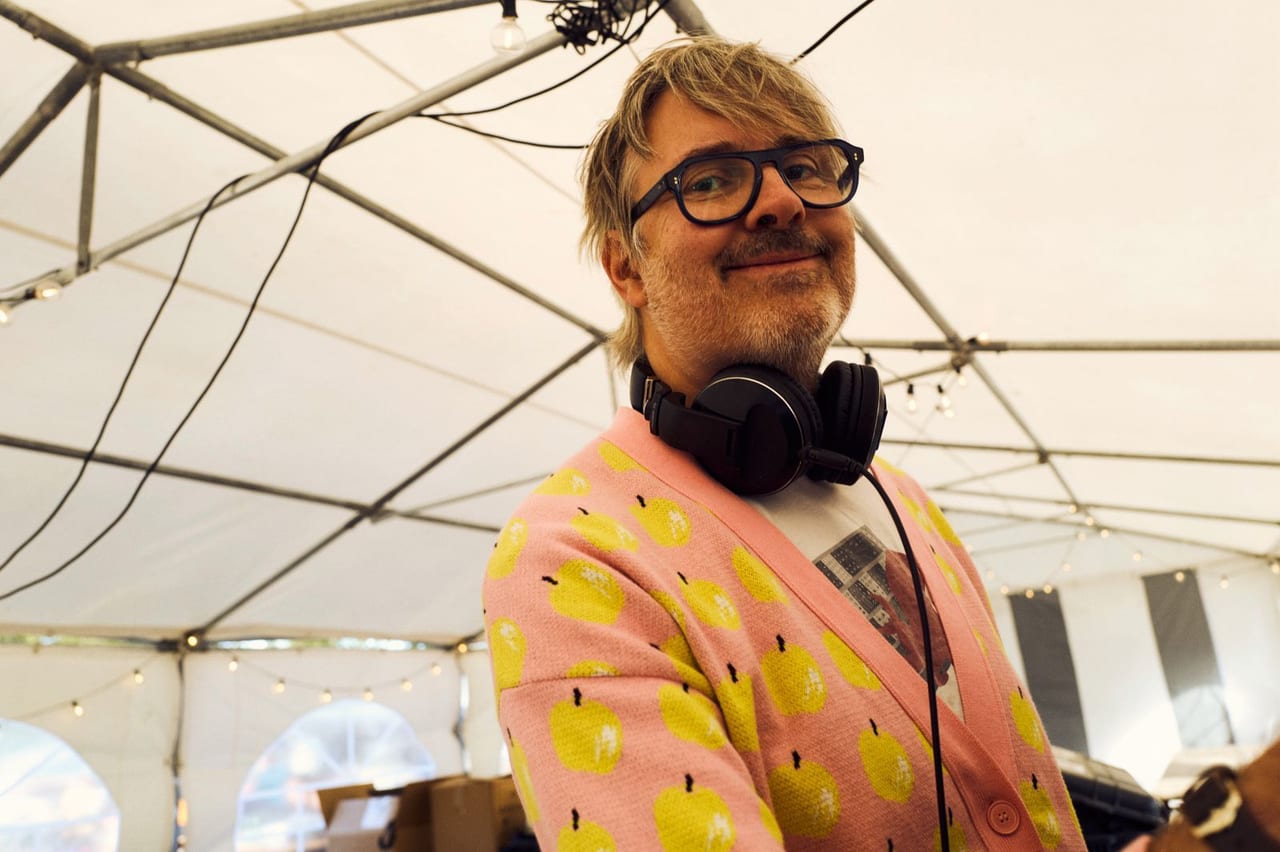 Simon performing at KOM Berlin, 2024